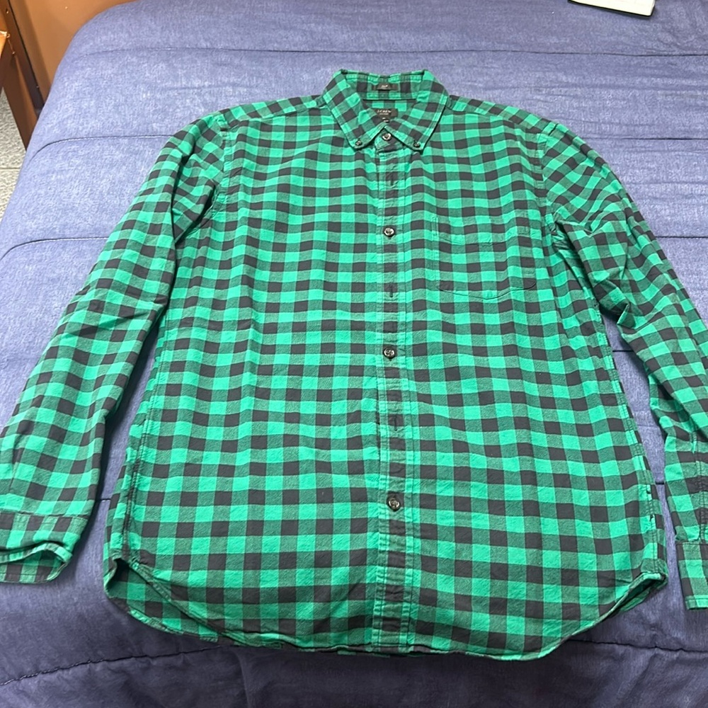 J. Crew Broken-in cotton oxford button down shirt. Slim fit. Med. Green & black